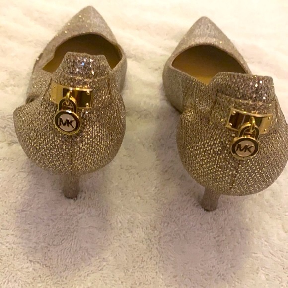 COPY - COPY - Michael Kors Hamilton Mid Silver pump - Picture 2 of 4